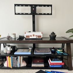 Entertainment Center / TV Stand 