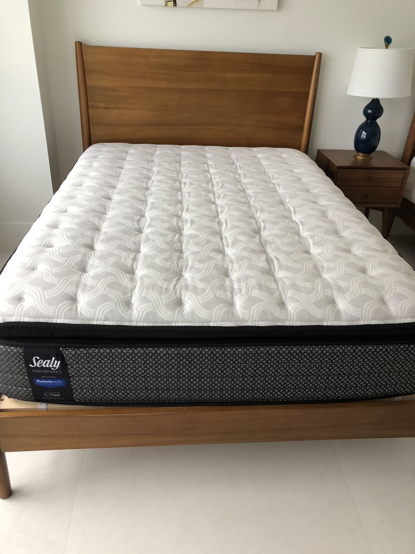 Sealy 13.5in Cushion Firm Euro Pillow Top Mattress FULL SIZE for Sale