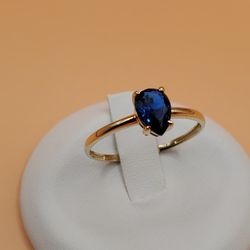 14k Yellow Gold  Blue Center Stone Ring Size 7