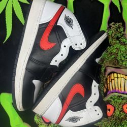 Jordan 1 Mid Chile Reds Size 6Y