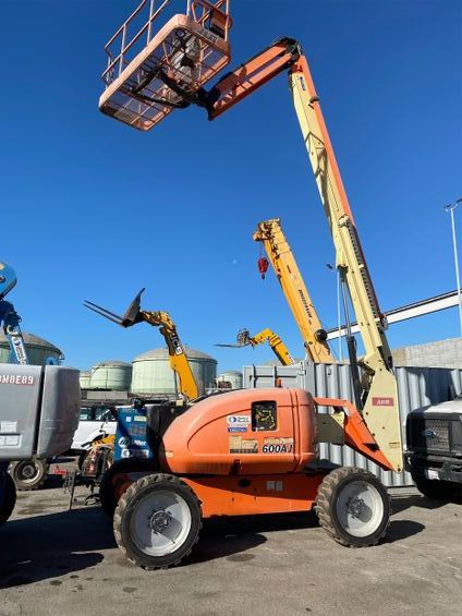 ART BOOM KNUCKLE BOOM LIFT 60 FT ARTICULATING BOOM LIFT 4WD - JLG 600AJ