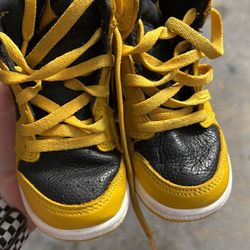 Toddler Jordan 1 Mids
