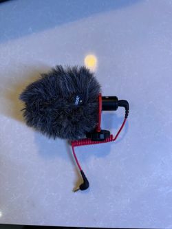 Rode VideoMicro Compact On-Camera Microphone with Rycote Lyre Shock Mount and Windshield
