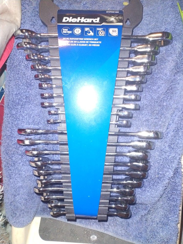Die Hard ( SAE - Metric ) 20pc. Ratcheting Wrench Set / Pick Up Near South Park Mall Area