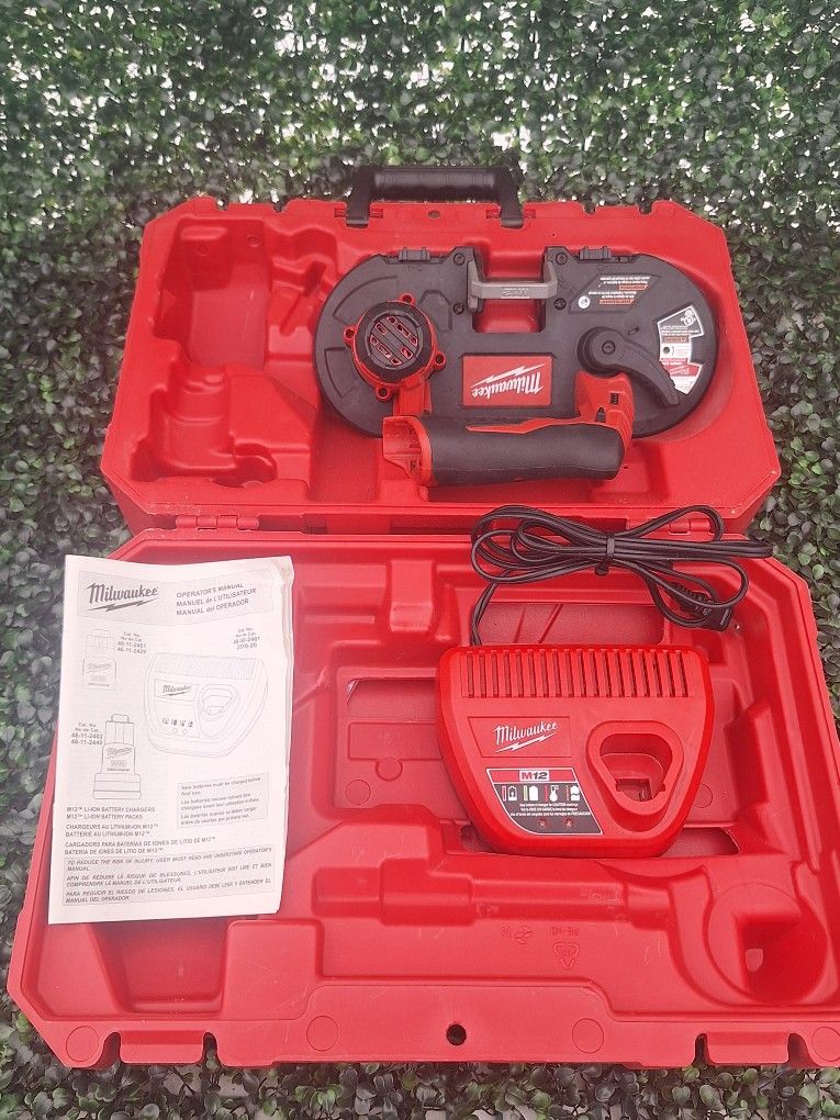 Milwaukee M12 Fuel Cordless Compact Band Saw w Charger 