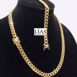 New 18k Yellow Gold Cuban Link Chain And Bracelet 