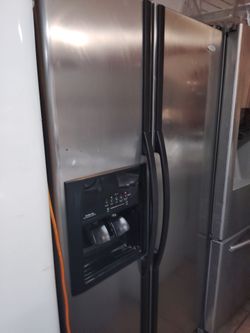 WHIRLPOOL REFRIGERATOR EVERYTHING GOOD