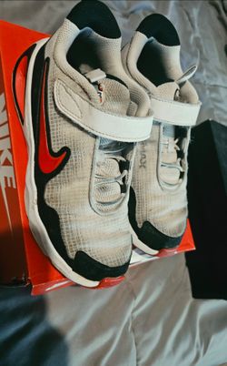 Nike boy shoes sz3