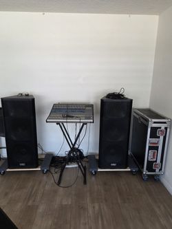 QSC KW Series Speakers With Covers,console With Case