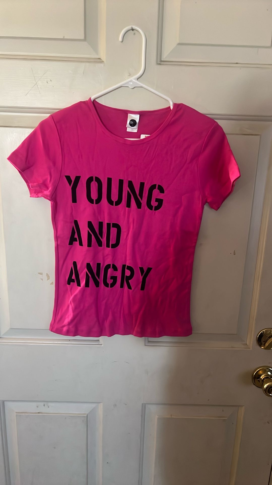 Hot Topic Pink “young And Angry” Juniors L Top New