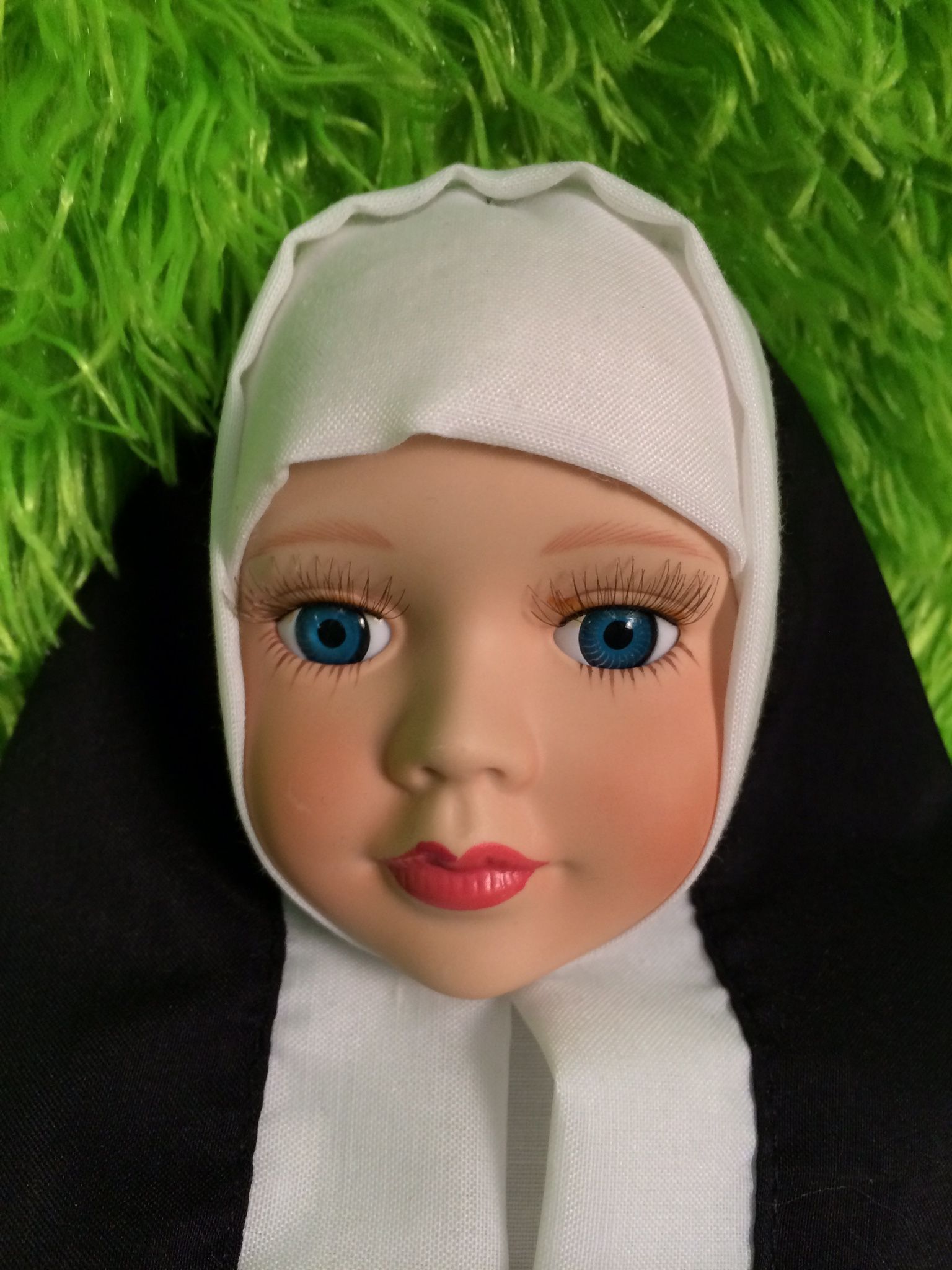 Vintage Porcelain Nun Doll – 30+ Yrs Old – Original Habit, Box & COA 🙏
