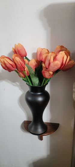 2 Decorative Vases 