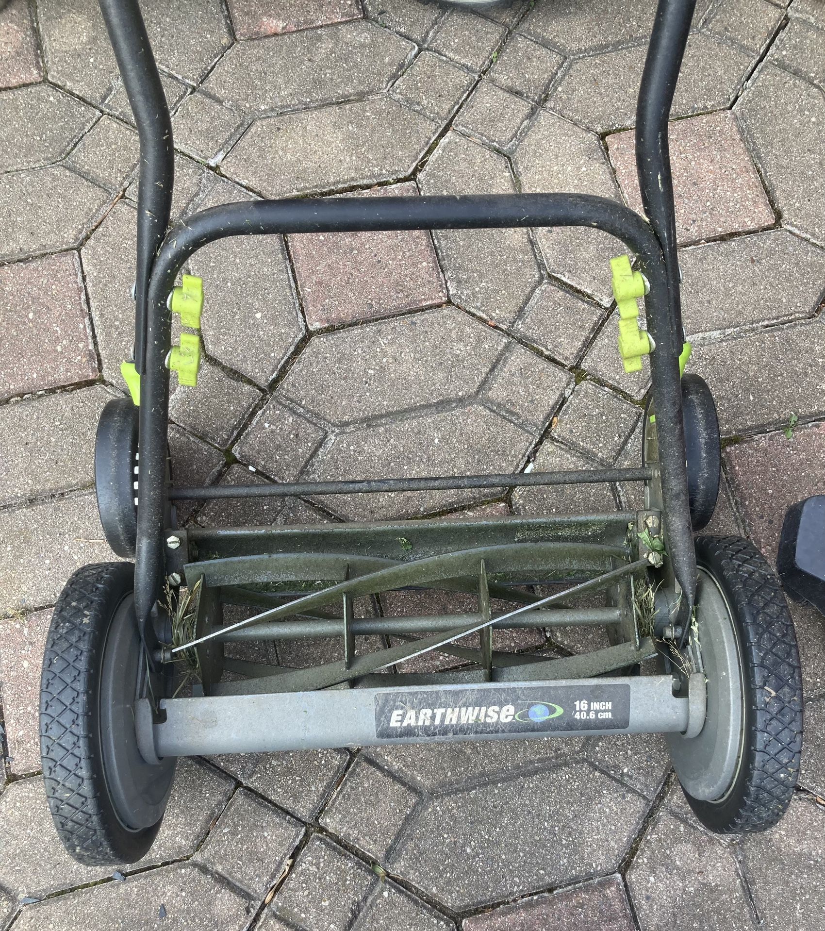 Earthwise 1715-16EW 16-Inch 7-Blade Push Reel Lawn Mower