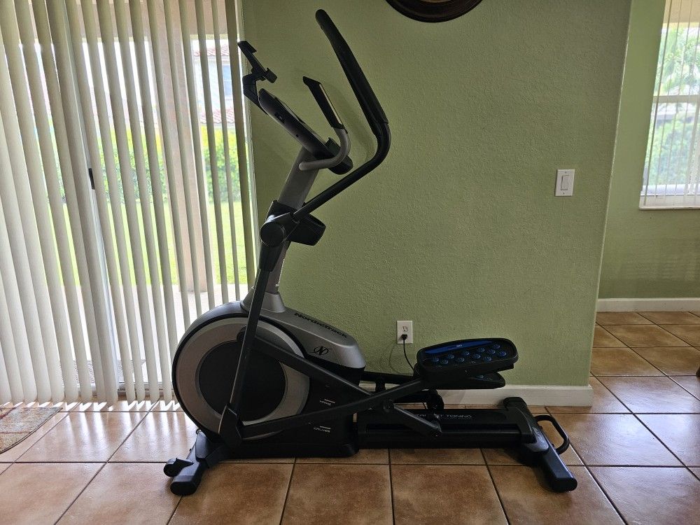 NordicTrack Elite 10.9i Elliptical