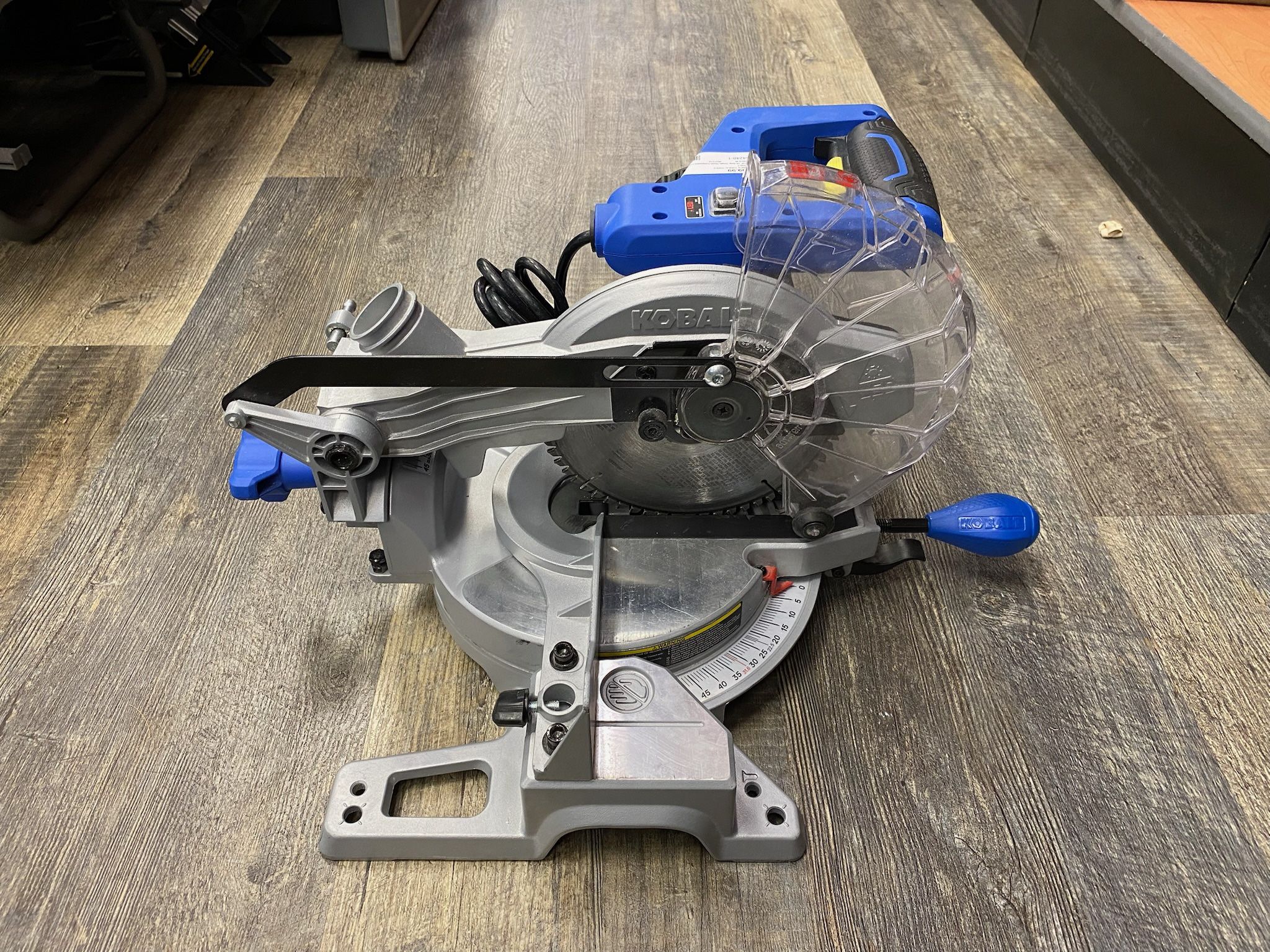 KOBALT M1851LW 7-1/4" 10-Amp Single Bevel Compound Corded Miter Saw