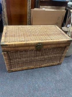 Wicker rattan trunk chest coffee table 36 by 20 by 21