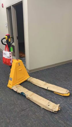Open-box Li-ion Powered Pallet Truck A-1034