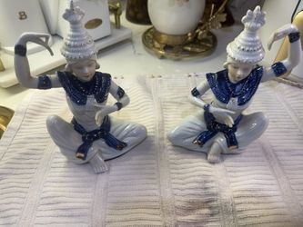 2 Asian figurines