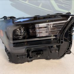 2024-2025 TOYOTA TACOMA RIGHT LED HEADLIGHT 