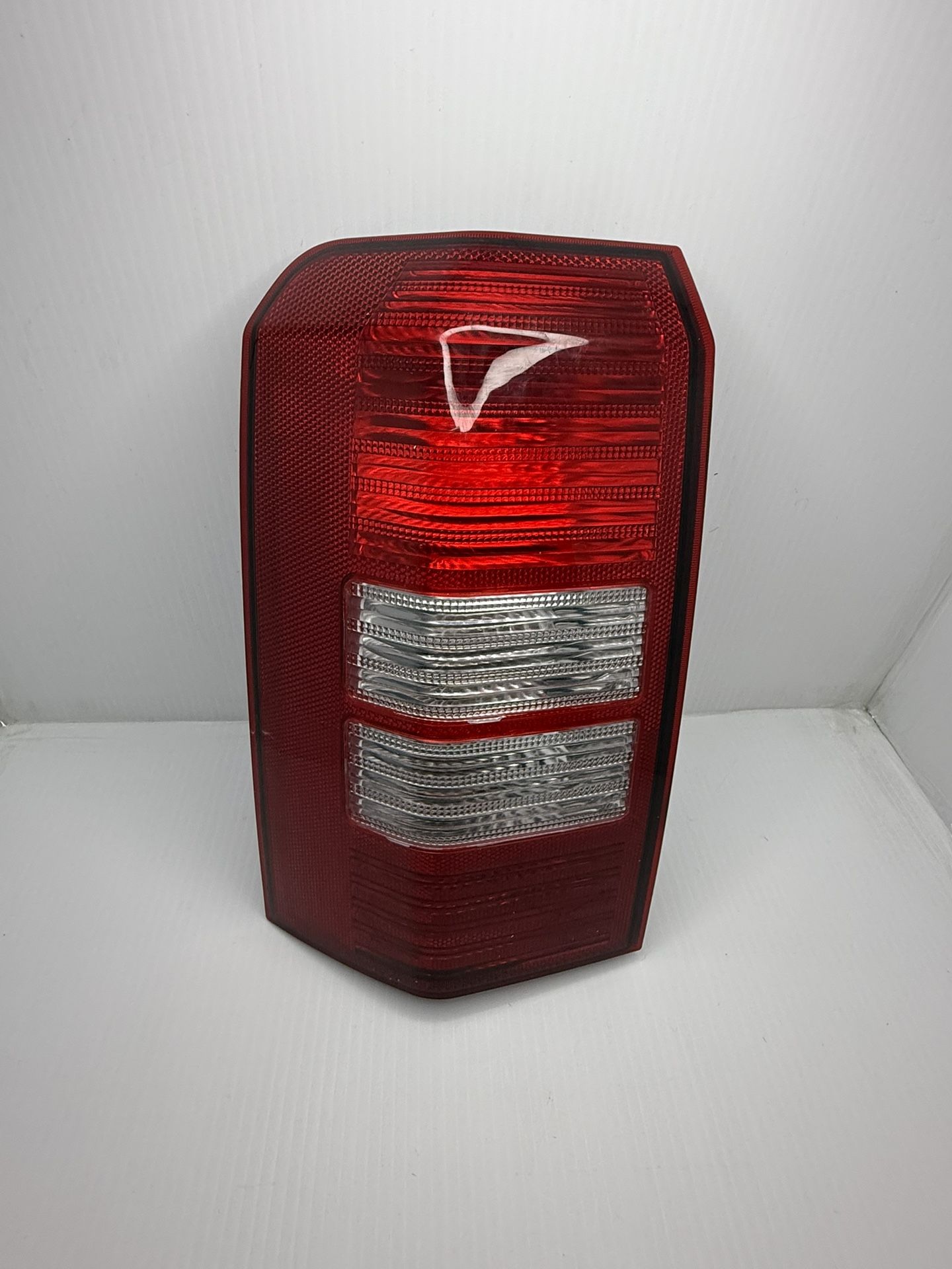 2008-2017 Jeep Patriot Left Side Tail Light 11 6424 00 9 Aftermarket