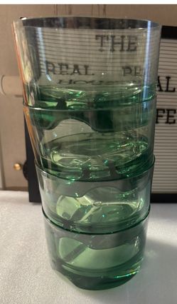 Green Acrylic Bowl Set of 4 / 3.5 x 5.5 like new 