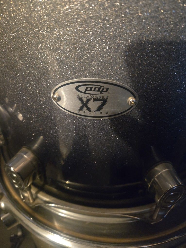 7 Piece Drum Set With Symbols And Kick Stands