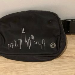 Lululemon bag-CHiCAGO SKYLINE!!