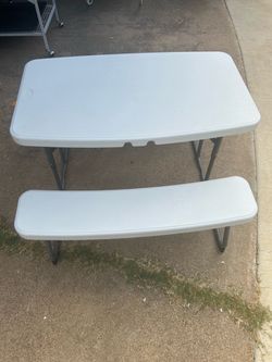 Picnic table