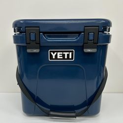 Yeti Roadie 24 Hard Cooler - Navy