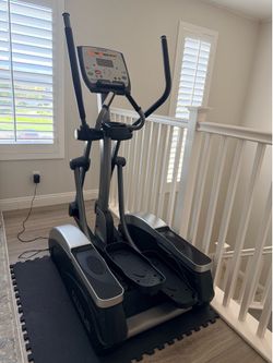 TRUE Fitness M30 Elliptical Trainer