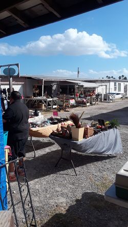 Don Wes flea market