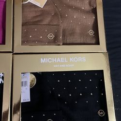 MK Scarf And Gloves Set