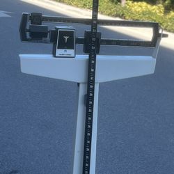 VTG HEALTH O METER Doctor's Scale Office Style Weight 350lbs Hight Measure.  Used in good condition with small minor cosmetic blemishes. There blemish