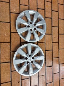 2 toyota corolla hubcups