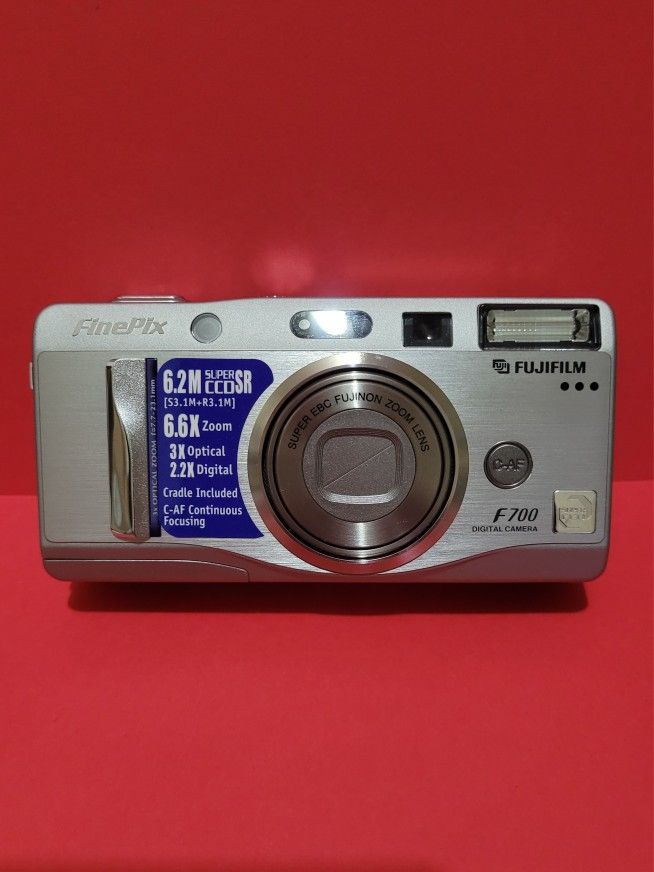 Fujifilm FinePix F700 Digital Camera No Battery***READ.