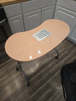 Nail table