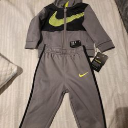Nike Toddler Set - Size 18 months