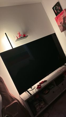 LG THINKQ WEBos 75’’ with TV desk - PERFECT CONDITION