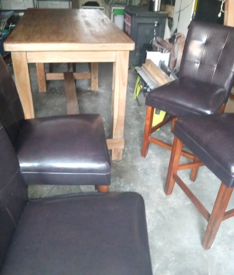 Tall Table With 4 Matching Chairs +2 Extra
