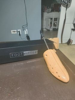 Shoe stretcher