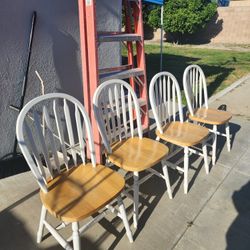 Set of 4 wooden chairs 