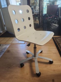 Task chair