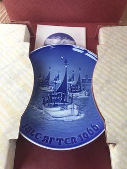 Brand New The Edwin M Knowles China Co. Decorative Plates