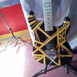Charvel art series bumble bee guitar Eddie Van Halen authentic