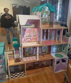 🌸 Huge Wooden Barbie Dollhouse – Excellent Condition! 🌸