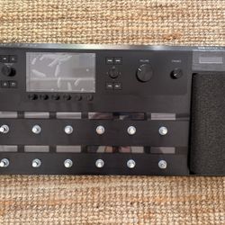 Line 6 Helix (with Gig Bag and Gator Flight Case)