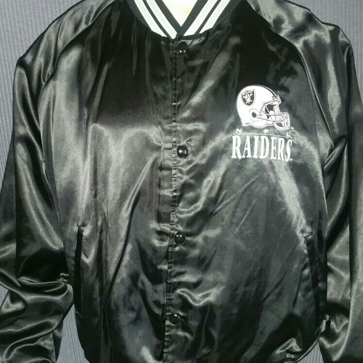 RARE VINTAGE OAKLAND / LA RAIDERS SATIN PINSTRIPE CHALKLINE JACKET SIZE L  for Sale in Modesto, CA - OfferUp