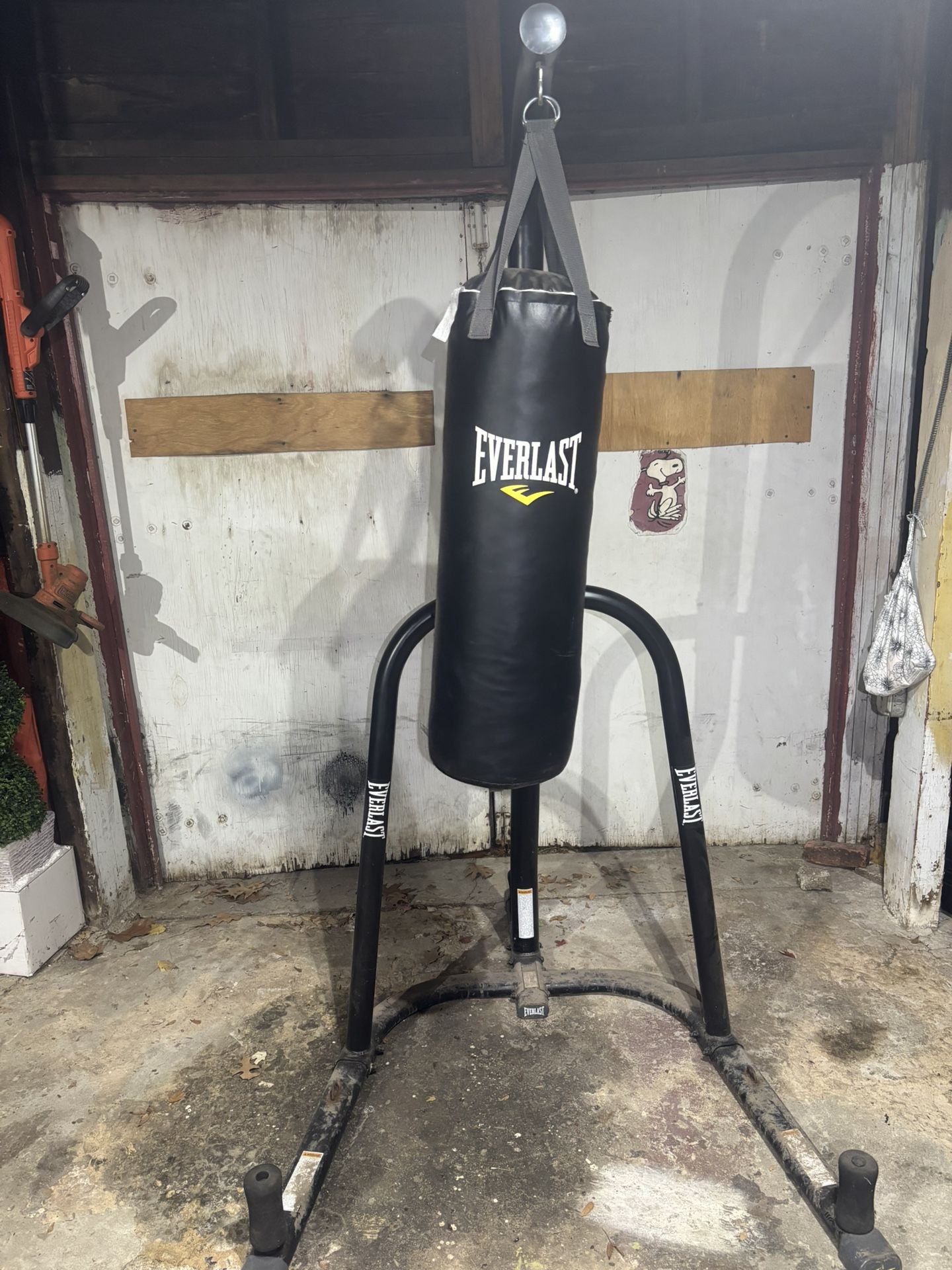 Punching bag/ Wrack