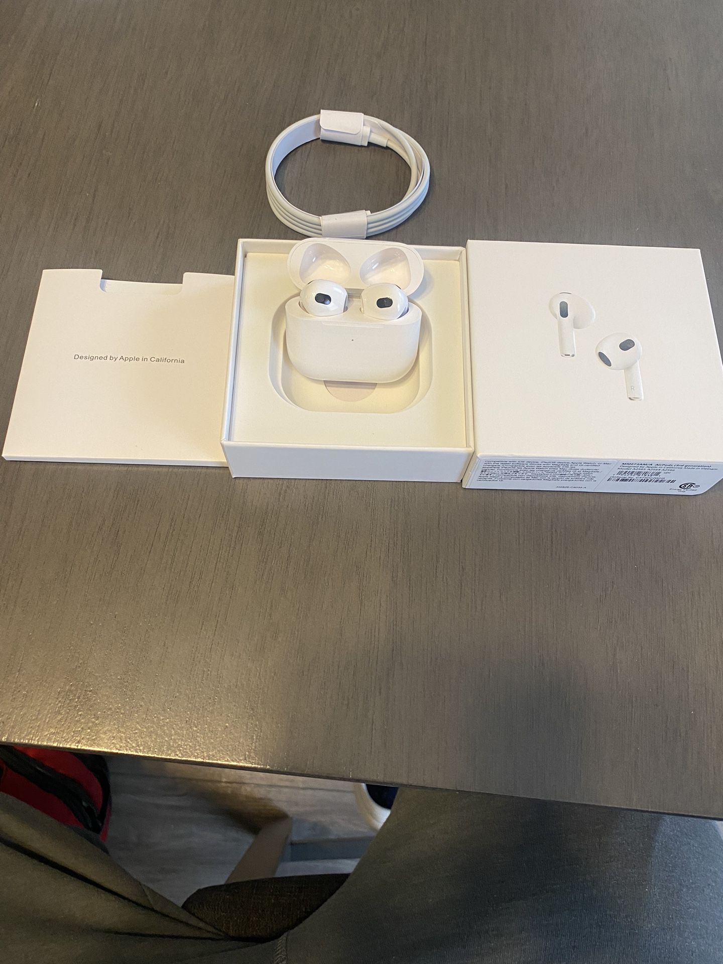 LIKE NEW IN BOX AIRPODS 3 Generation 