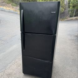Large Frigidaire Refrigerator Fridge With Freezer 20.5 Cubic Free Local Delivery/30 Day Warranty